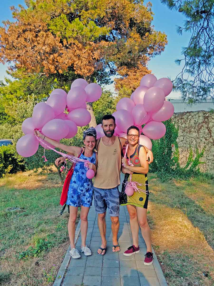 Tina Keserović, Ivan Kralj, and Zadar Snova production team volunteer.