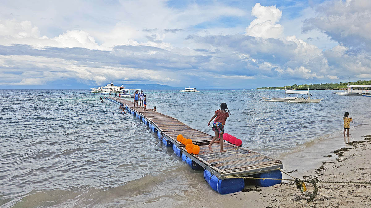 Apekop Travel ferry dock at Momo Beach on Panglao/Bohol, where boats leave to Oslob, Cebu, on the other side; photo by Ivan Kralj.