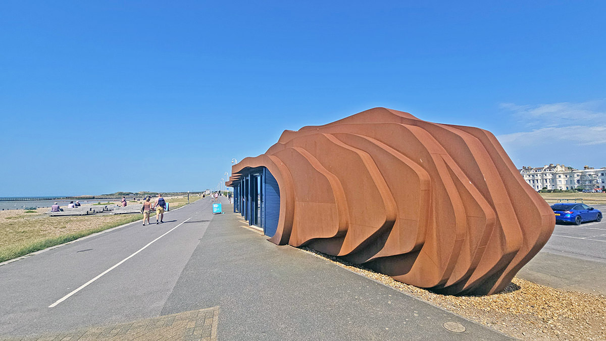 East Beach Café, constructed in rusted steel, designed by Thomas Heatherwick, at Littlehampton Promenade, West Sussex, UK; photo by Ivan Kralj.