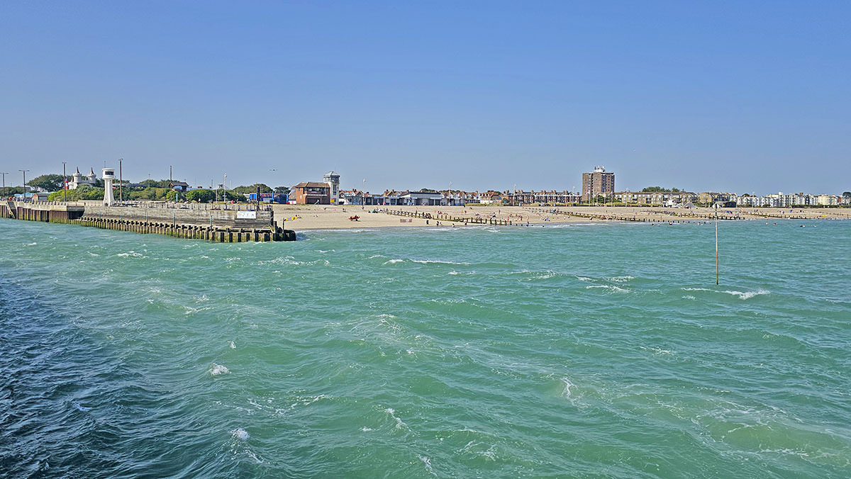 Littlehampton Beach (East Beach), as seen from the sea side; photo by Ivan Kralj.